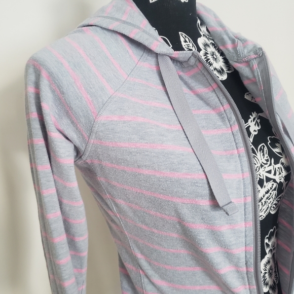 Under Armour zip up - Picture 10 of 13